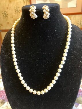 MONET SIGNED KNOTTED PEARLS WITH AVON SIGNED EARRINGS